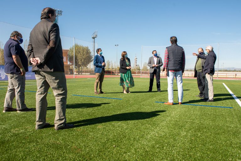 Valle de las Cañas estrena pista de atletismo y campo de césped artificial