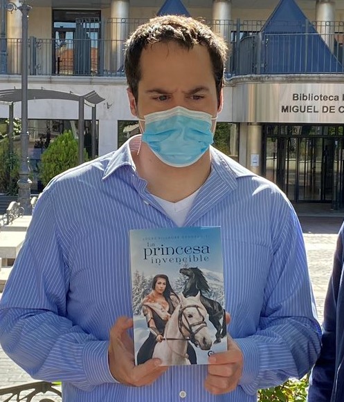 Lucas Villagra: «La escritura es una carrera de fondo en la que lo más importante es la autocrítica»