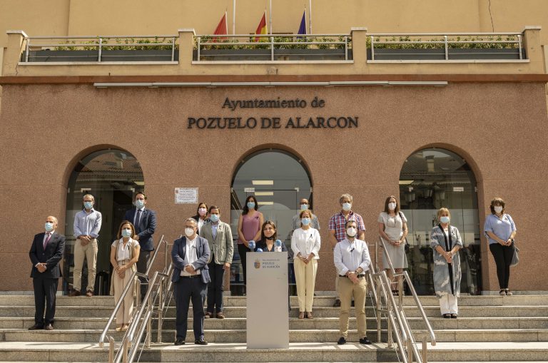 Un minuto de silencio por Luisa, la mujer asesinada en Pozuelo