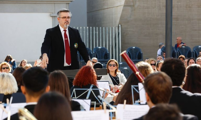 Los acordes de La Banda Sinfónica La Lira celebran el acto del día de la Hispanidad