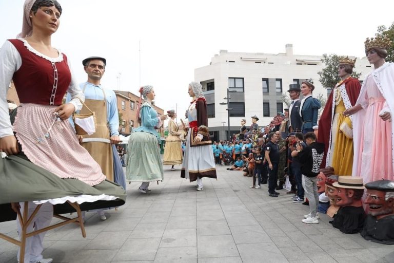 Las calles se llenan de música con el IV Encuentro de Gigantes y Cabezudos