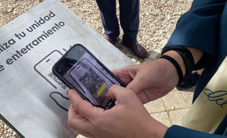El Cementerio municipal dispone de un código QR para localizar sepulturas