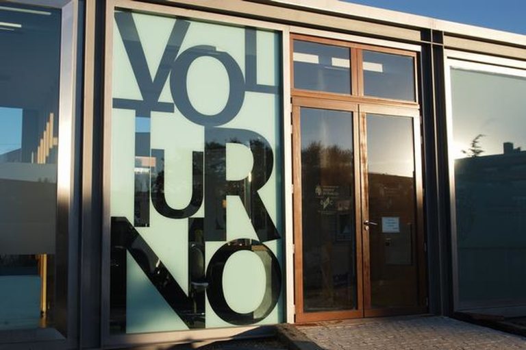 La Sala Volturno acoge una exposición de pintura de Juan de Luis