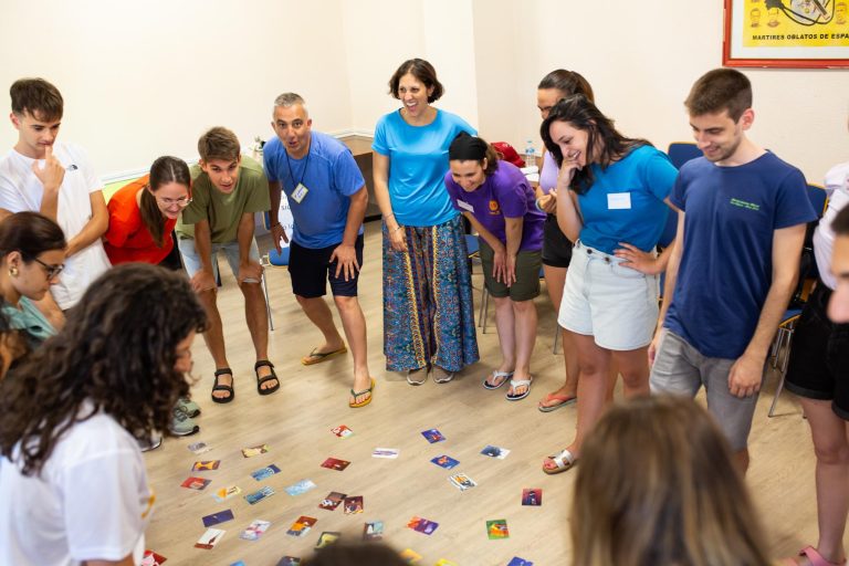 Un centenar de jóvenes contagian Pozuelo del entusiasmo de la JMJ de Lisboa