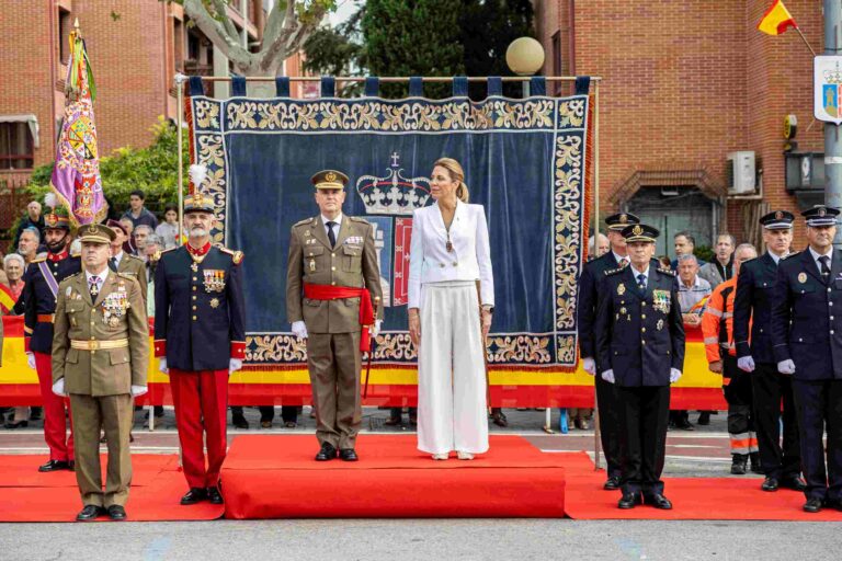 El general de brigada, Francisco José Gallardo Vega, preside el Homenaje a la bandera